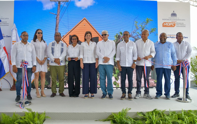 Gobierno inaugura la carretera Monte Plata–Cevicos