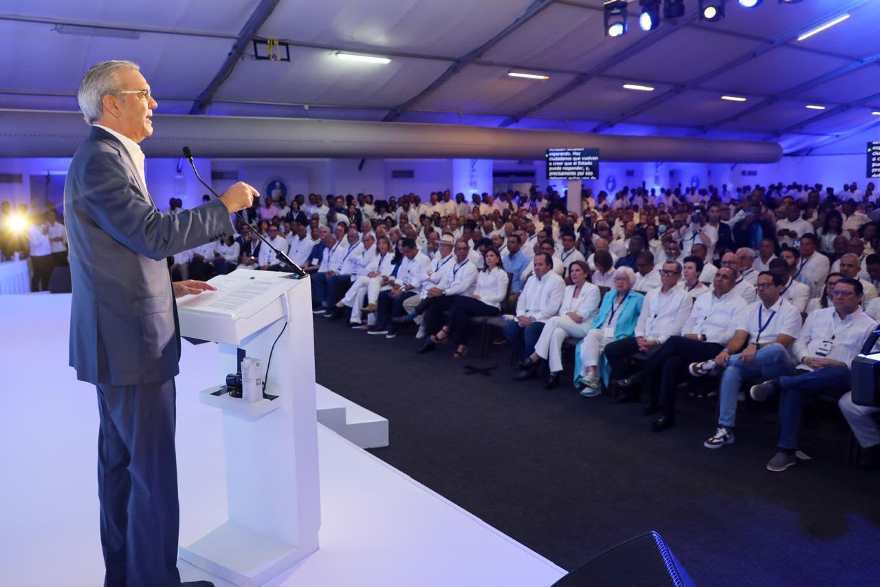Presidente Abinader llama a Cuidar al PRM con “Humildad, Unidad y Determinación”